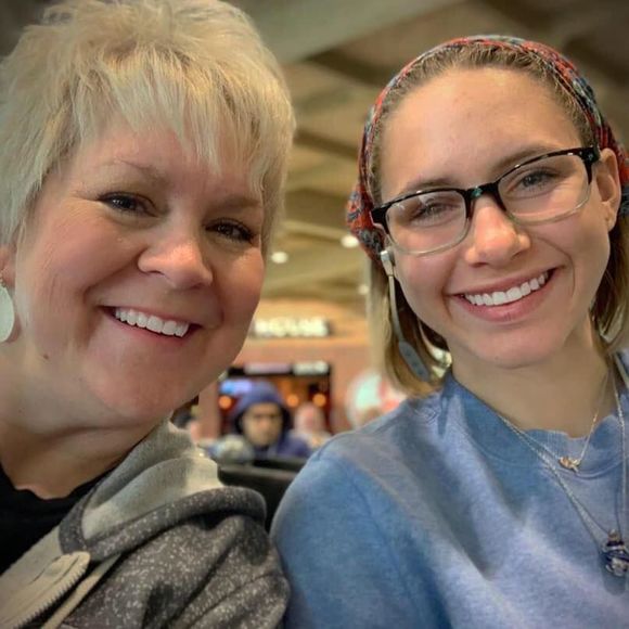 Meet your Posher, Julia - Picture 1 of 1